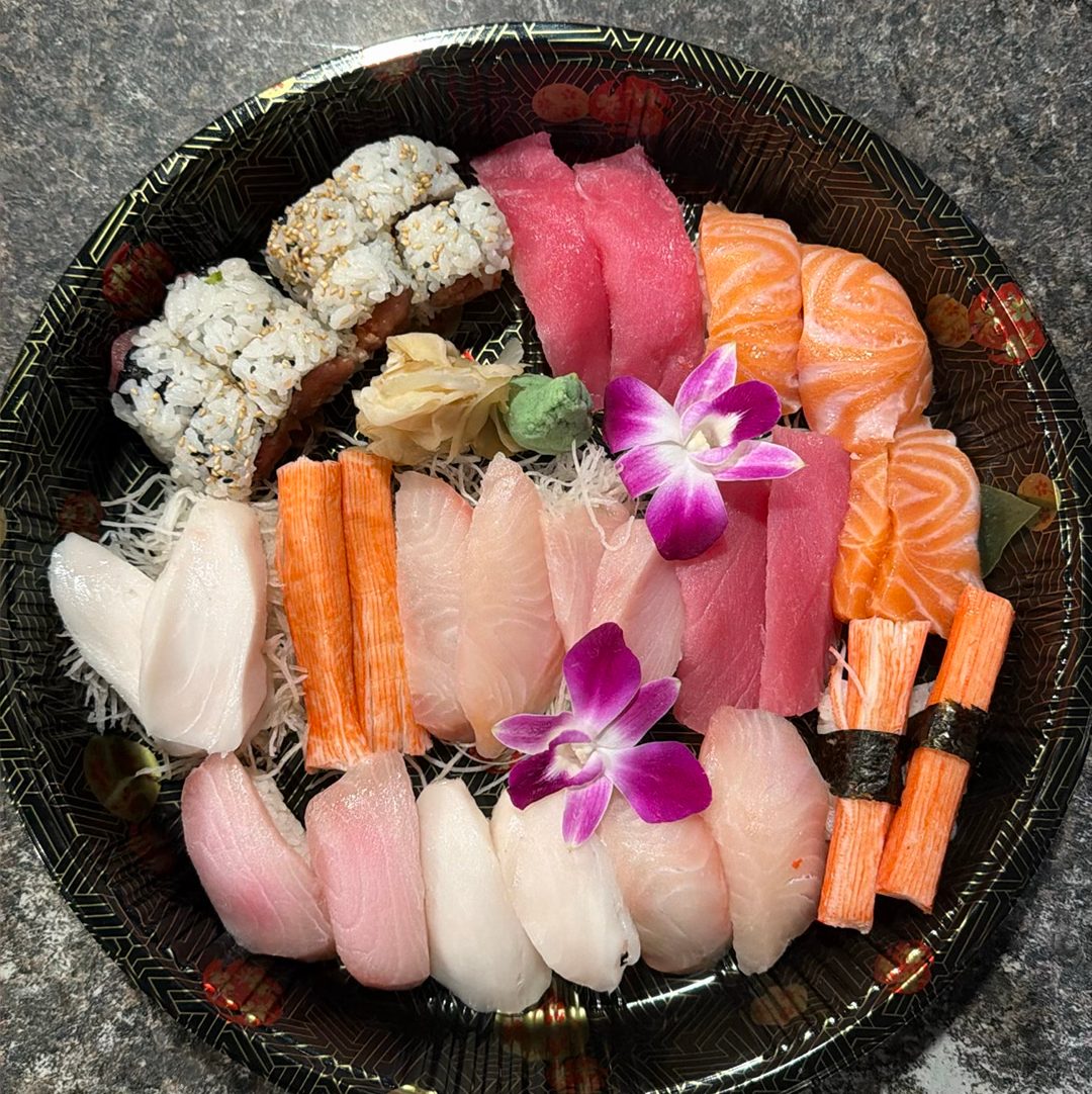 Sushi & Sashimi Combo.